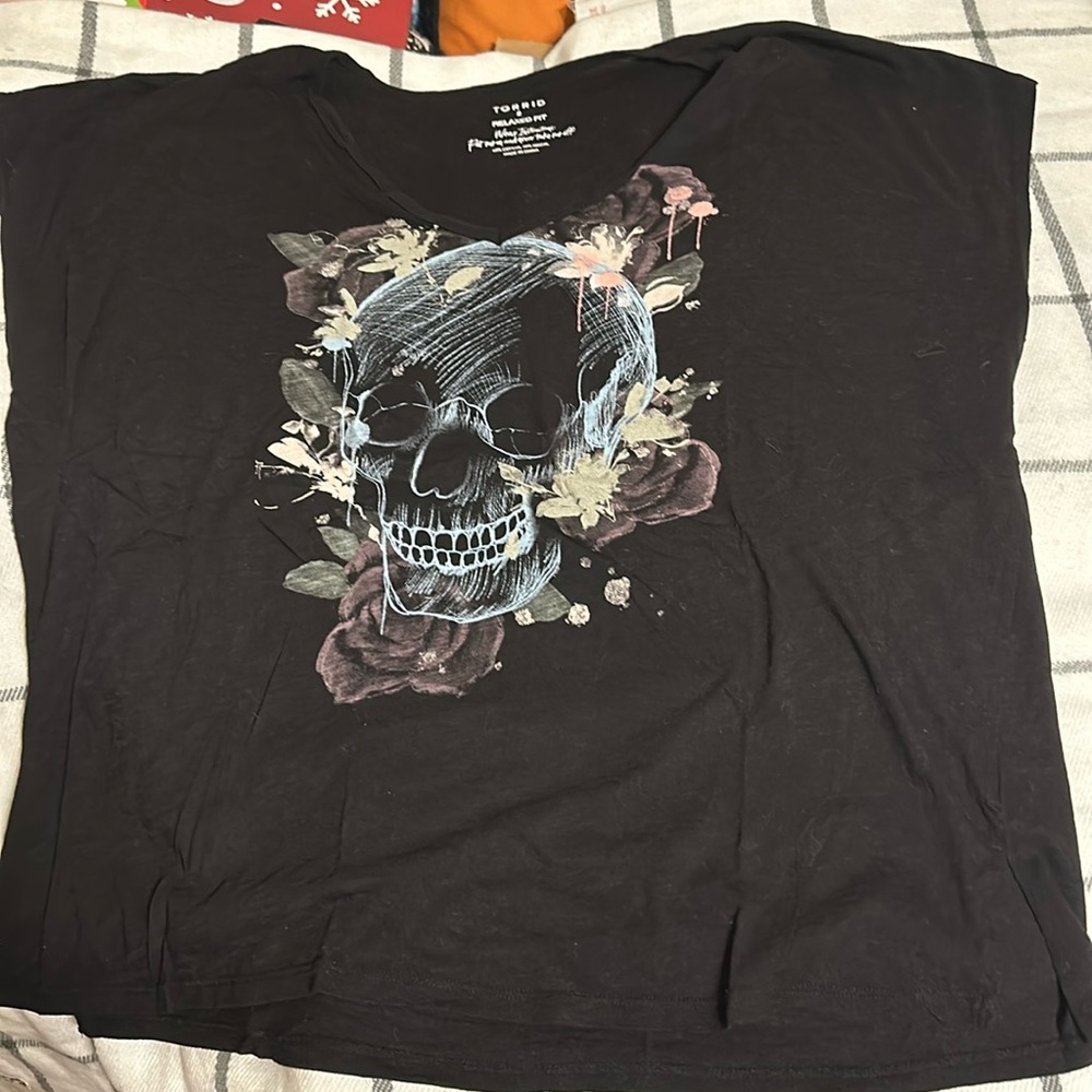 Women’s Torrid Relaxed Fit Floral Skull Graphic T Shirt, Size 2